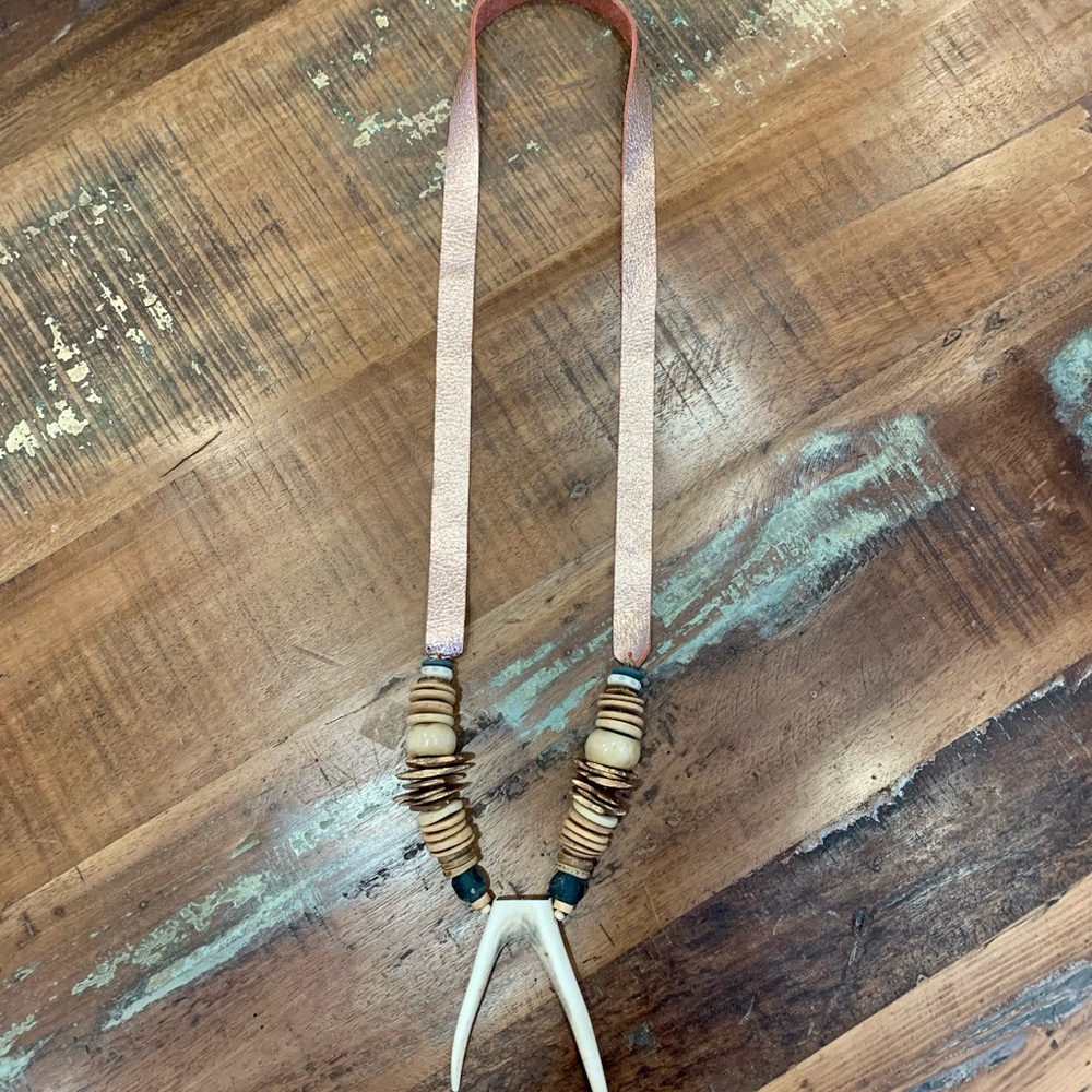 🌾 Hand Crafted Antler Pendant Necklace - Picture 2 of 6
